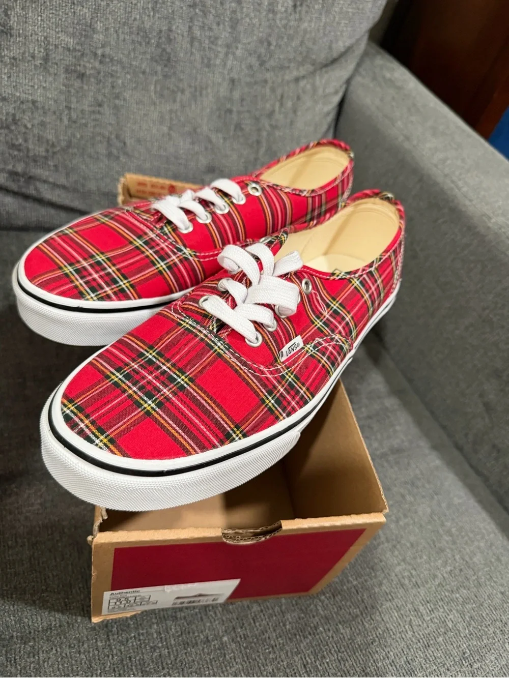 Vans Authentic Shoes Plaid Red White Low Top Christmas Hunting Limited Men’s 9.5